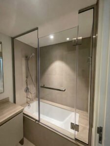 fixed tub to ceiling glass panel 6541