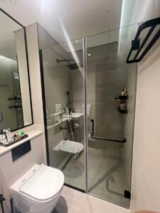 hinged shower glass door 0906